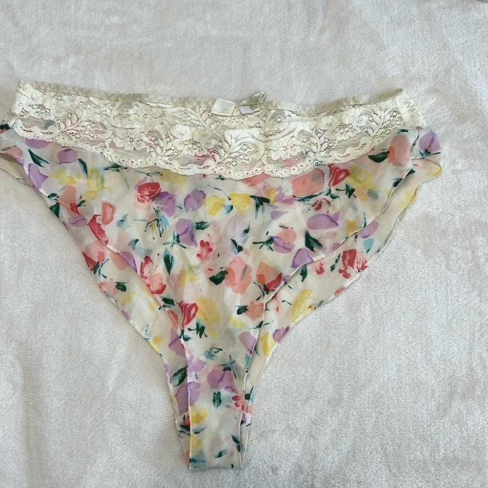 Vintage Victoria’s Secret Gold Label Floral Lace High Cut Panty Size Small